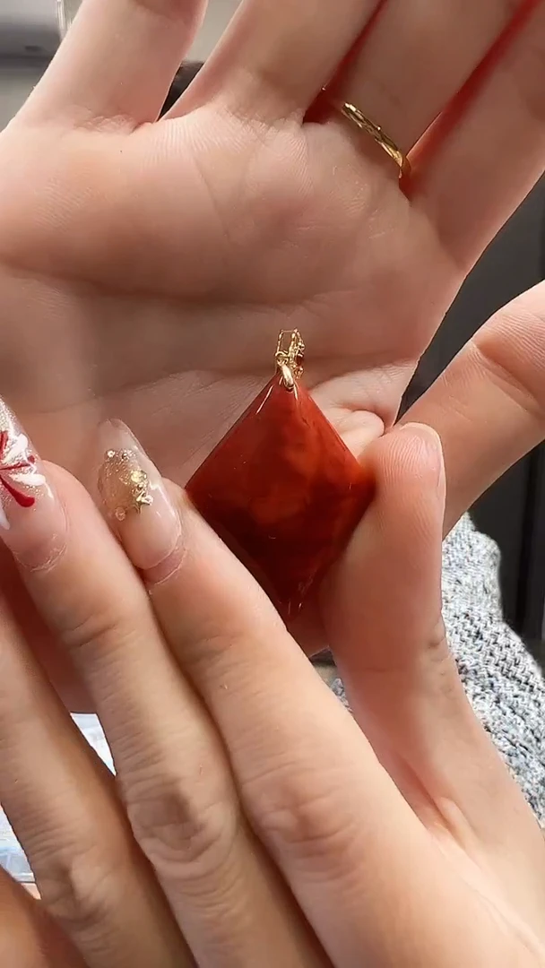 【闪购商品】南红玛瑙吊坠(不含链)18K金镶嵌/TF