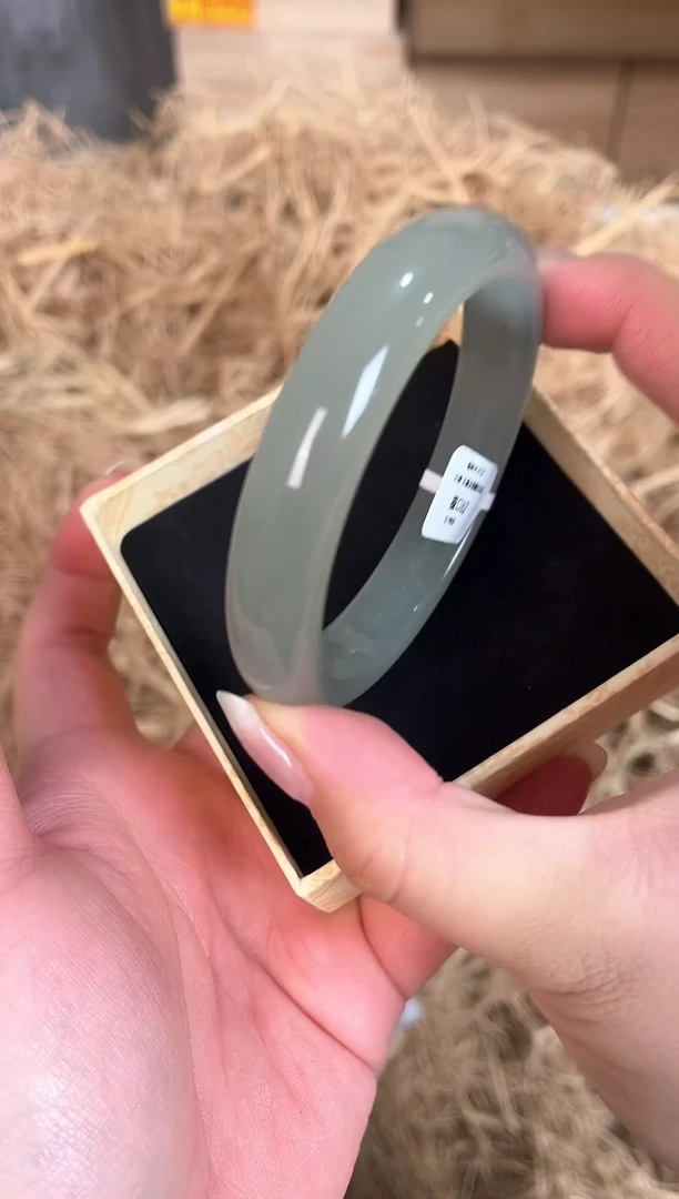 未镶嵌手镯石英质玉编码M121