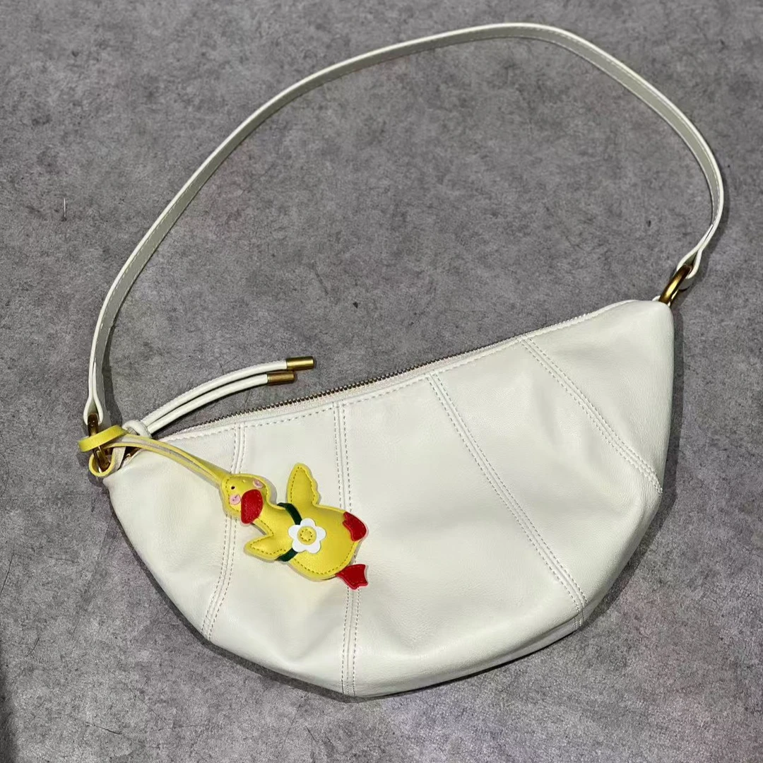 时尚百搭休闲春夏通勤简约真皮女士牛角包斜挎包女