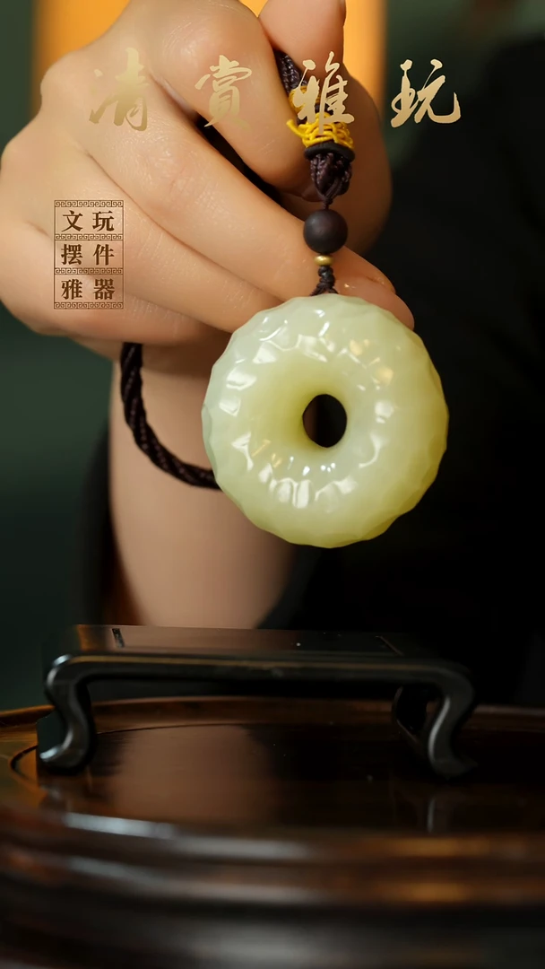 玉《千锤百炼平安扣》手把件摆件