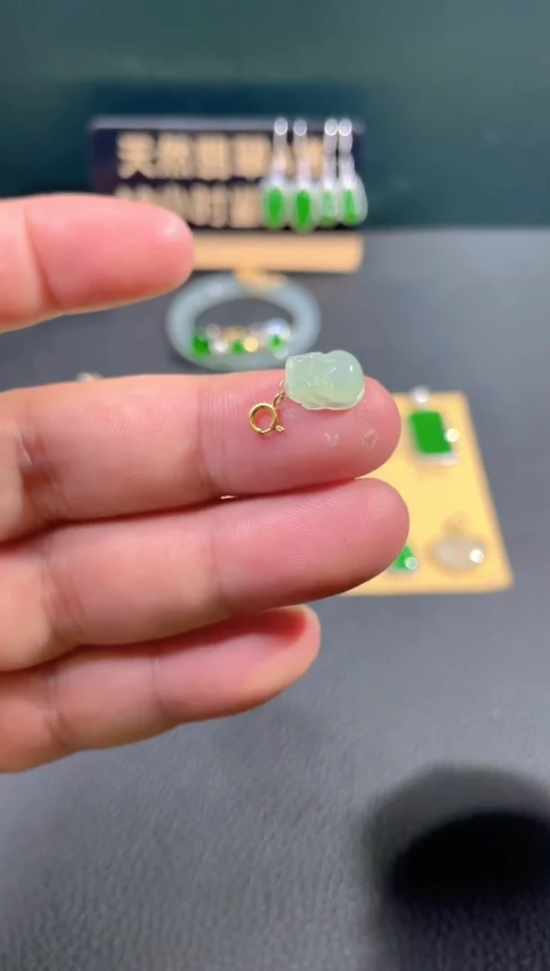 【闪购商品】翡翠颈饰18K金镶嵌翡翠