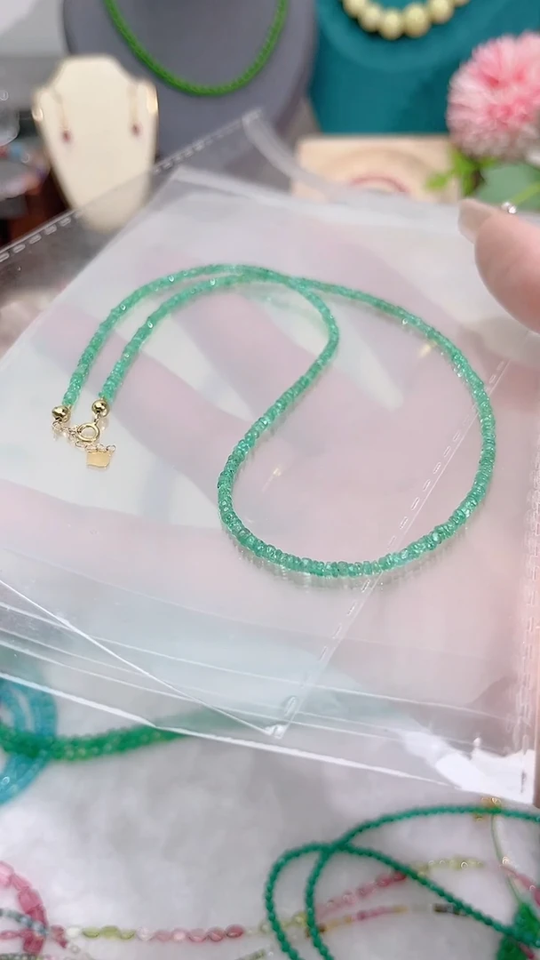 18K金镶嵌颈饰祖母绿随2500