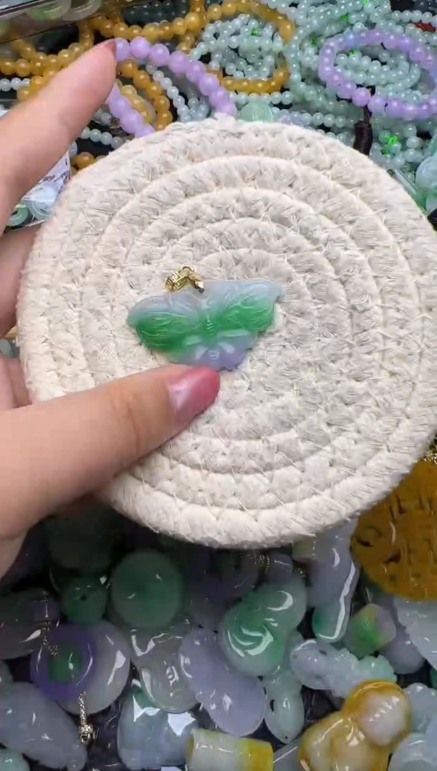 颈饰未镶嵌翡翠天然缅甸翡翠吊坠