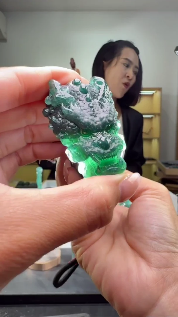 吊坠(不含链)未镶嵌翡翠龙牌