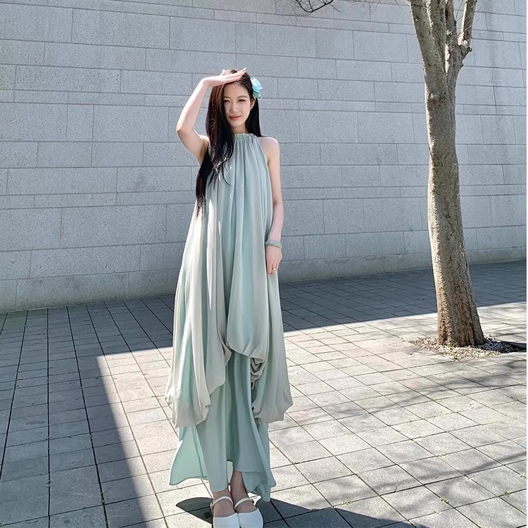 新中式国风无袖挂脖连衣裙高级感气质夏季海边拍照绝美度假长裙子