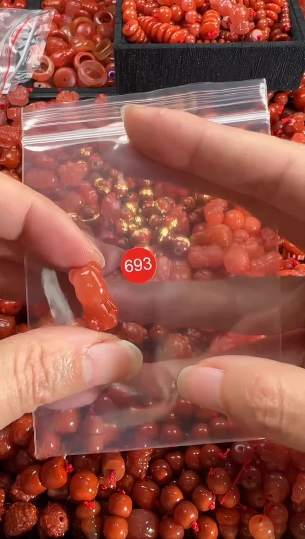 【闪购商品】南红玛瑙颈饰未镶嵌1