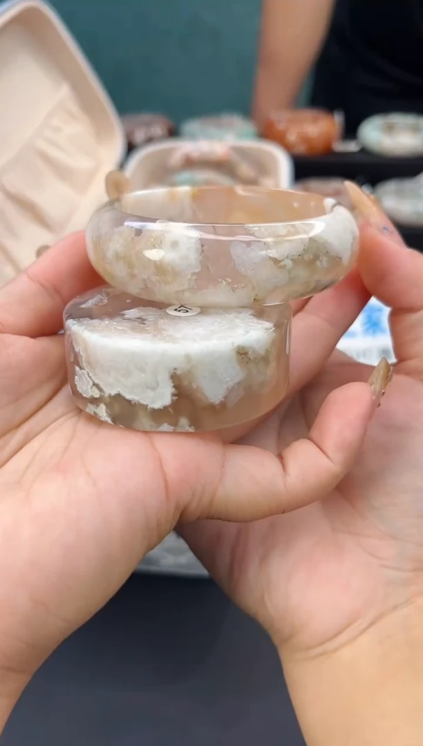 未镶嵌手镯石英质玉（57圈口）赠送镯心