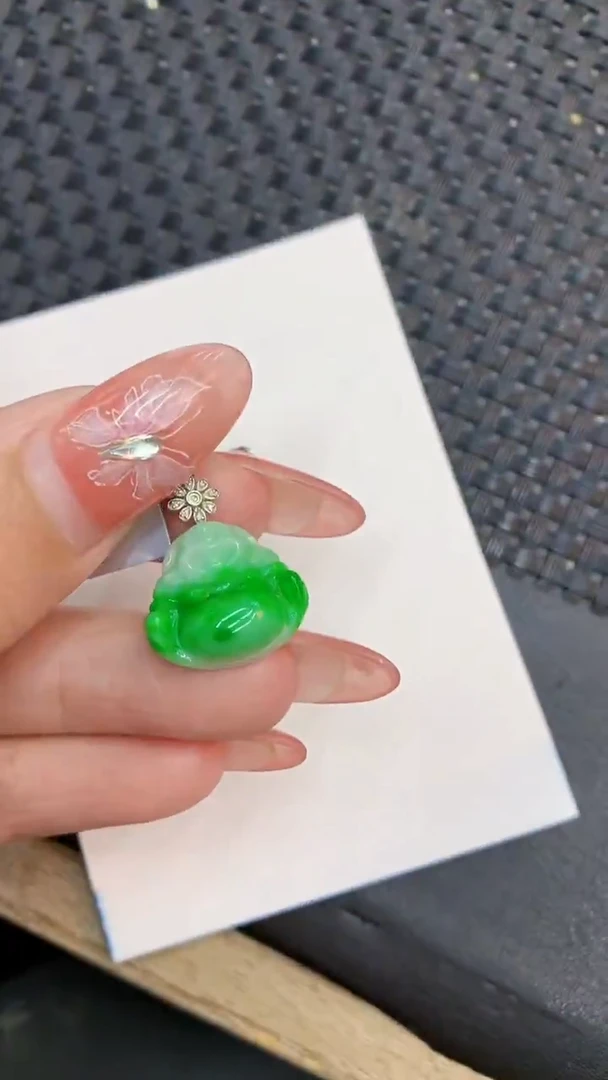 颈饰18K金镶嵌翡翠1