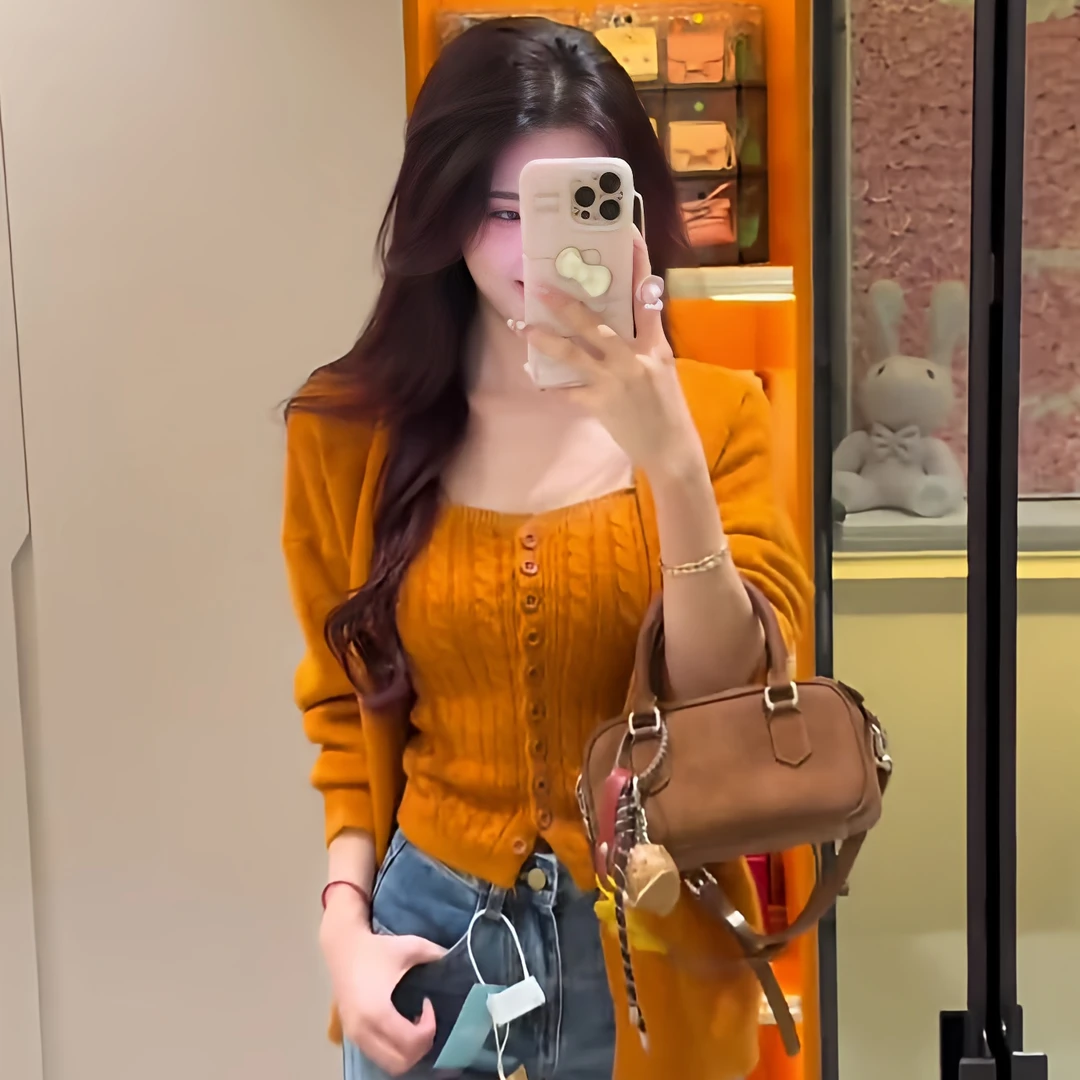2025超火ootd穿搭一整套早秋季女装橘色毛衣开衫吊带背心两件套装