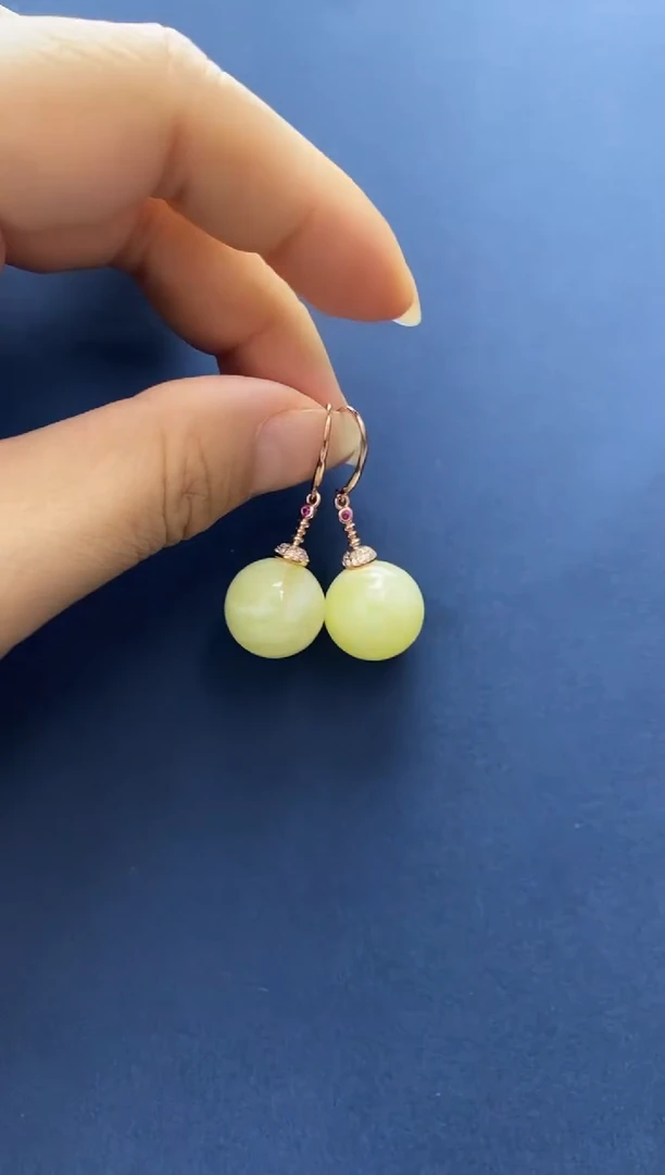 裸石琥珀未镶嵌耳坠