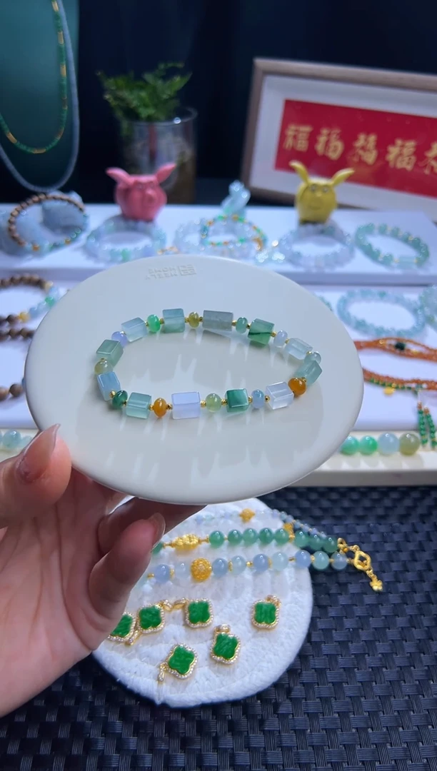 足金镶嵌手串翡翠卡六特色方糖设计款