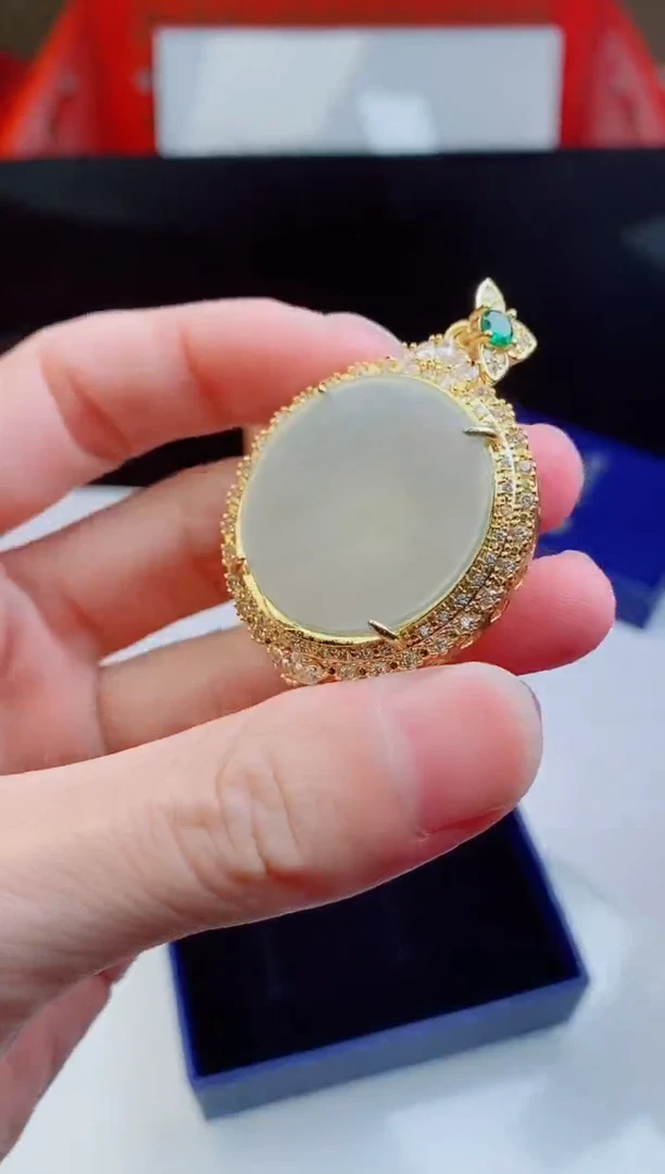 颈饰未镶嵌翡翠   ·