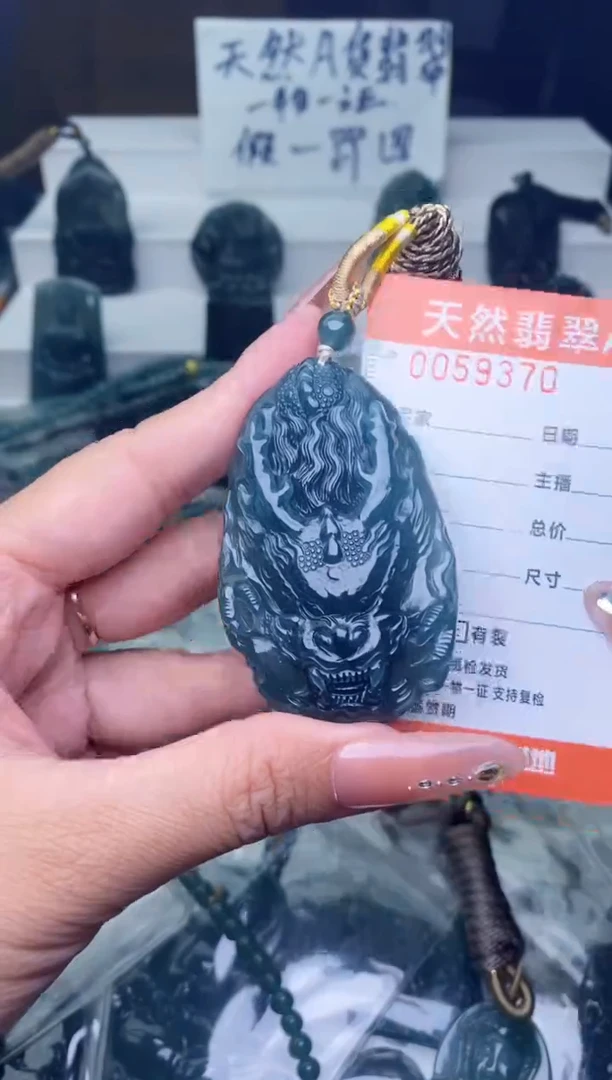 翡翠未镶嵌颈饰