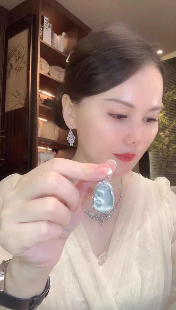 吊坠(不含链)18K金镶嵌翡翠C 19