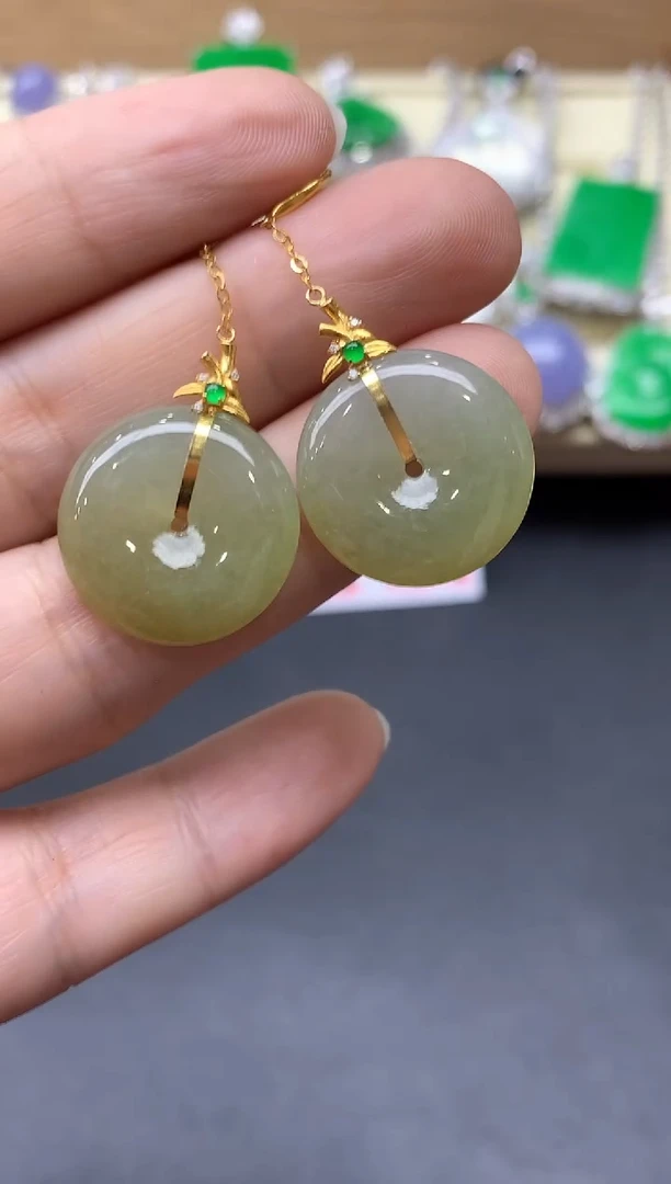 颈饰18K金镶嵌翡翠390-中国好珍宝