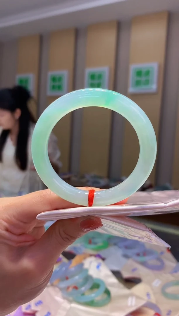 翡翠手镯未镶嵌Q132-圈口53.2