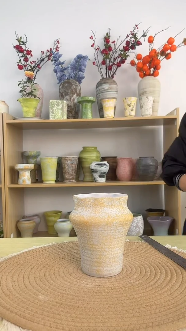 景德镇手工高温陶瓷花瓶   高14cm，口径10cm