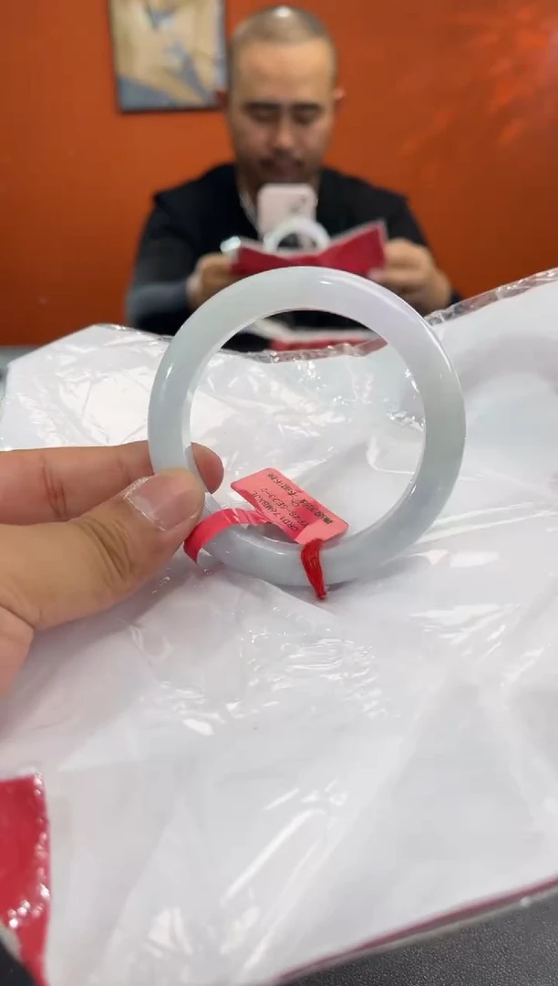 未镶嵌手镯翡翠5