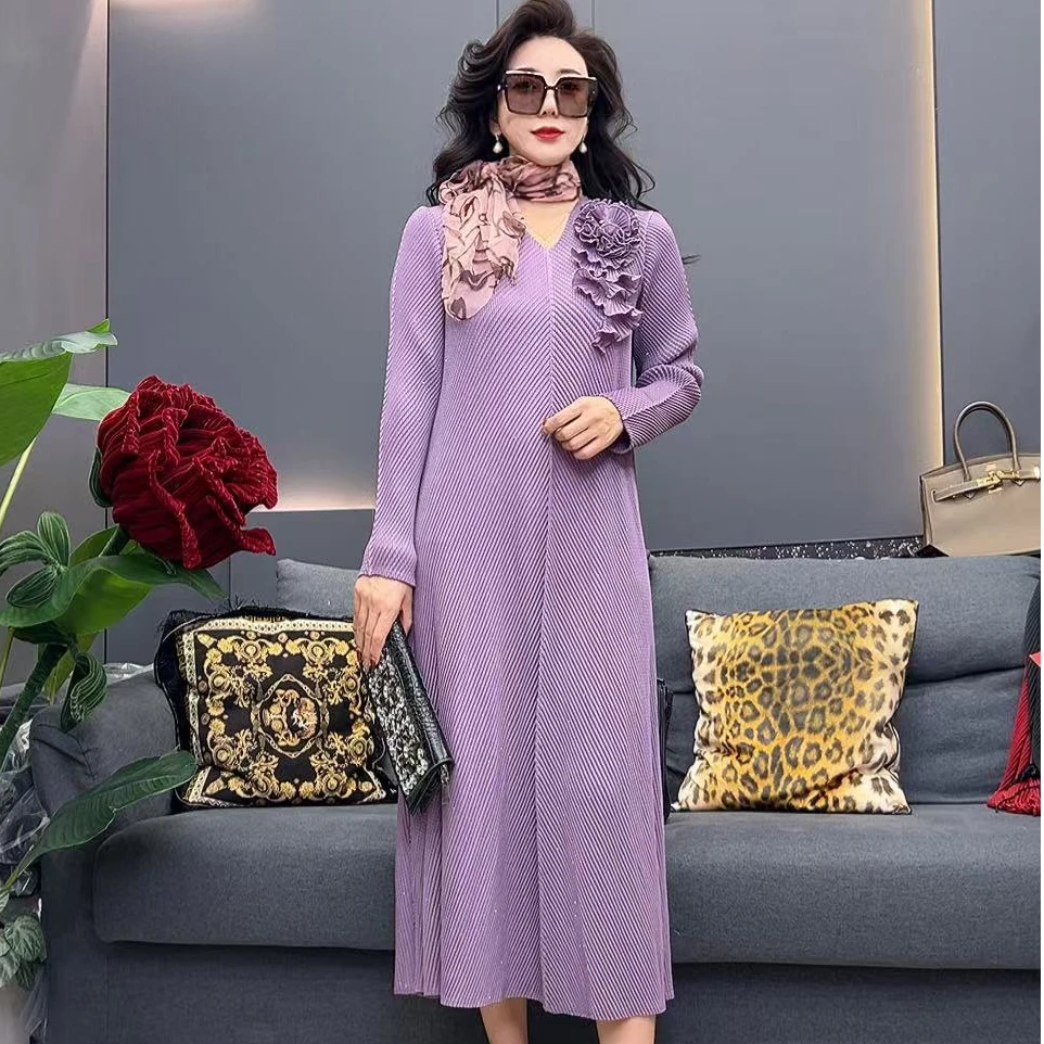 【美添】2025春季新款鱼鳞褶皱时尚纯色褶皱连衣裙高端立体花朵