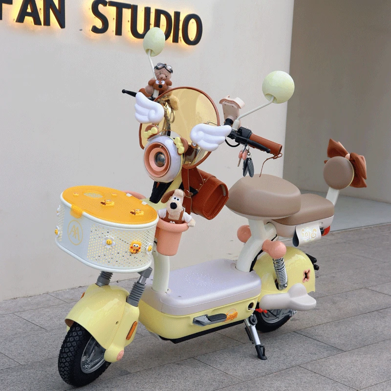 爱玛元宇宙play黄色装饰电动车改造小配件脚垫耳朵贴画手机支架