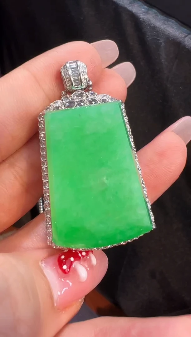 【闪购商品】翡翠颈饰18K金镶嵌吊坠