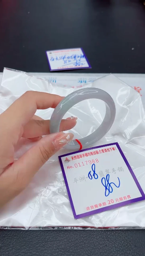 翡翠手镯未镶嵌1