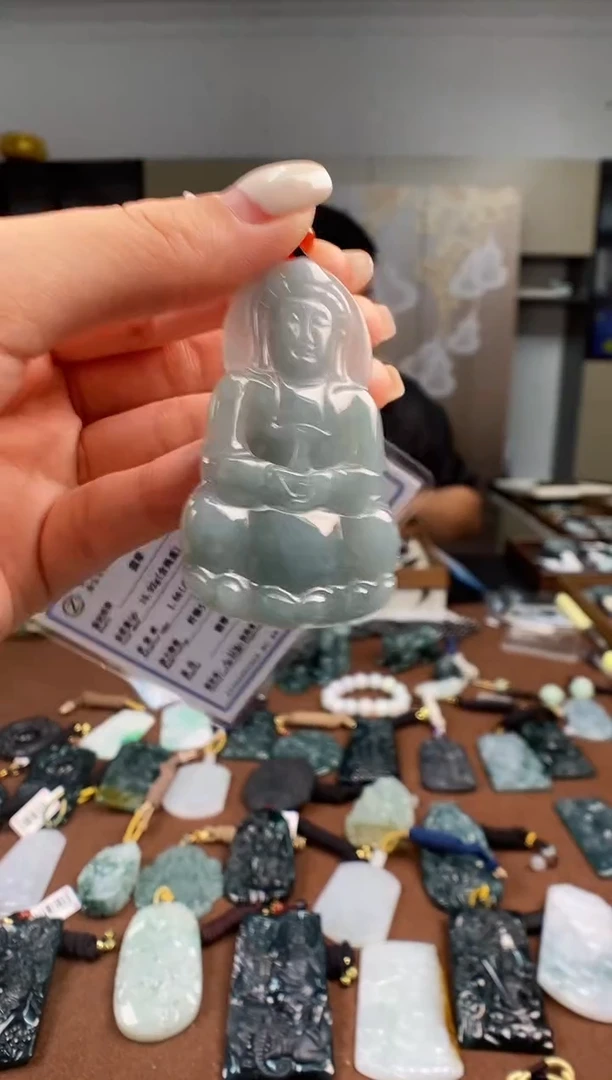 颈饰未镶嵌翡翠 多样性发其一