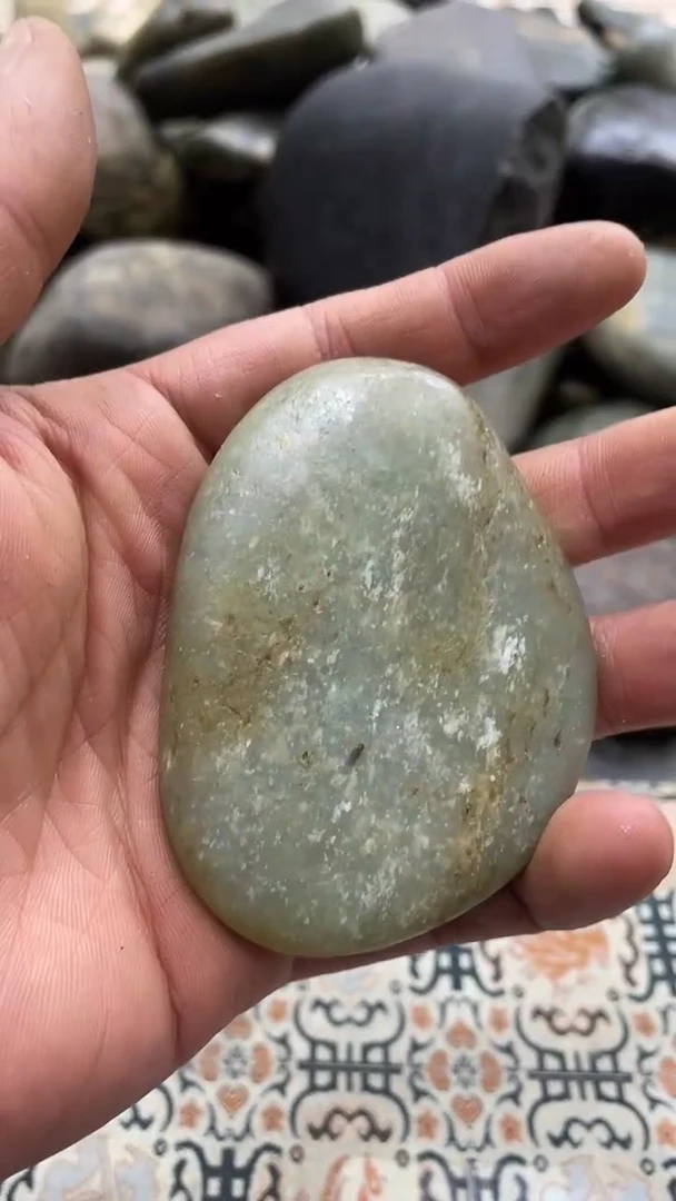 和田玉未镶嵌颈饰1