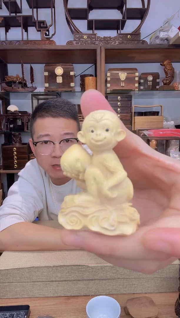 乌木类书架705小叶黄杨猴子献桃小摆件  瑕疵