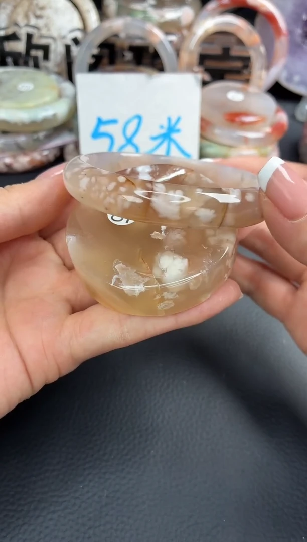 未镶嵌手镯（圆镯）石英质玉56
