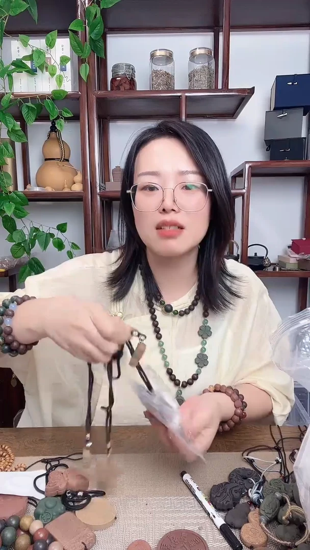 泥塑百花香方的花蝴蝶