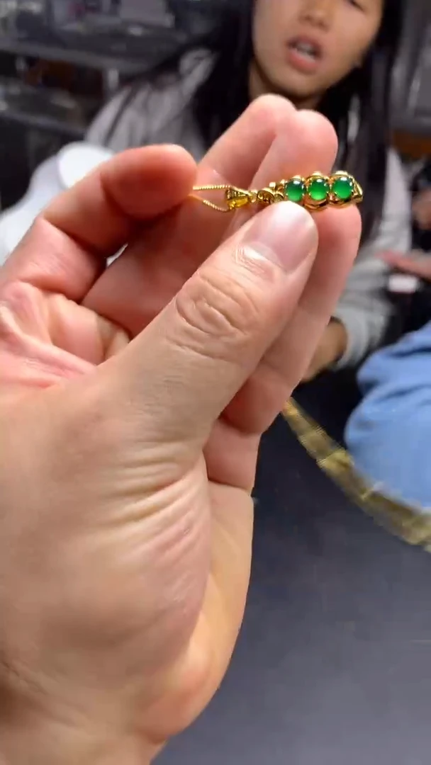 【闪购商品】翡翠吊坠(赠链)未镶嵌0179398874/多样性发一