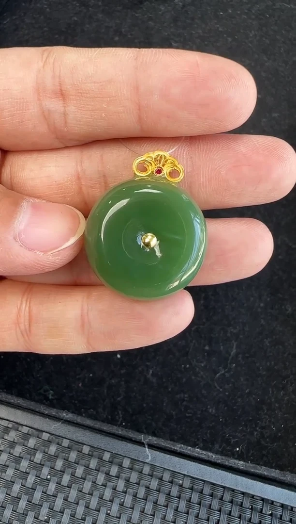 和田玉18K金镶嵌颈饰粉绿猫眼平安扣