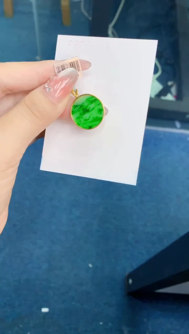 翡翠未镶嵌颈饰1
