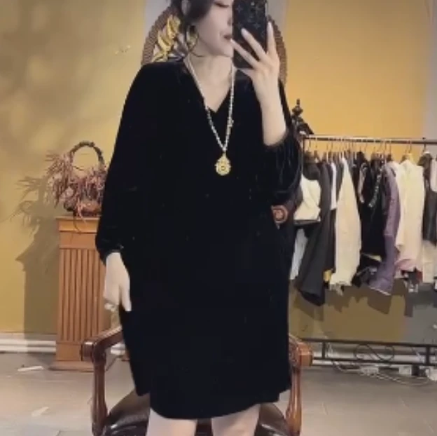 2025春季新款网红同款洋气减龄气质休闲连衣裙V领甜kk