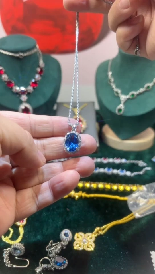 戒指蓝宝石18K金镶嵌0