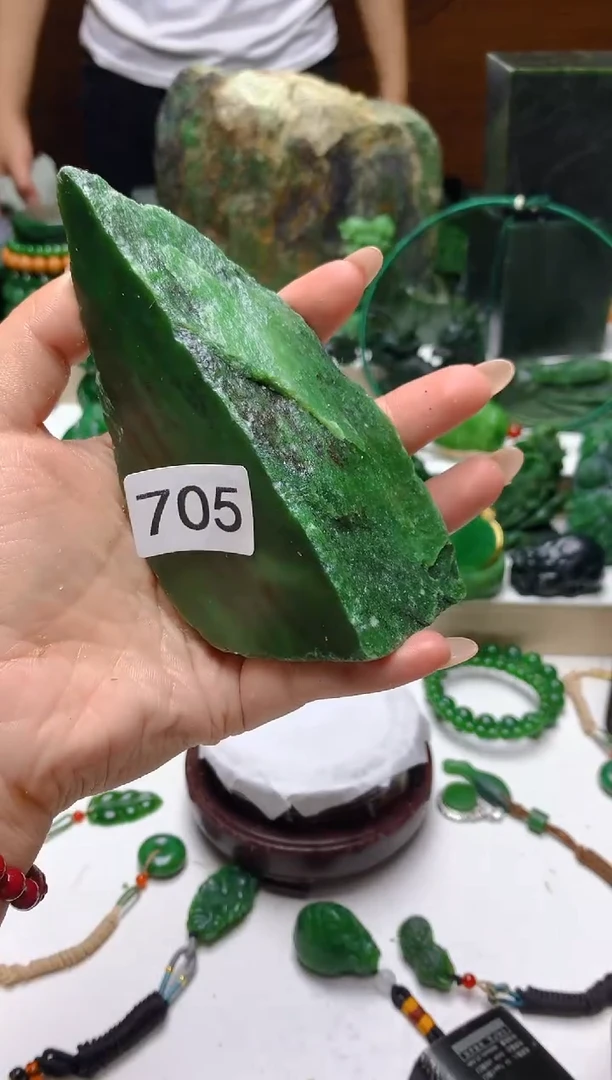 未镶嵌和田玉（碧玉）珠宝半成品1
