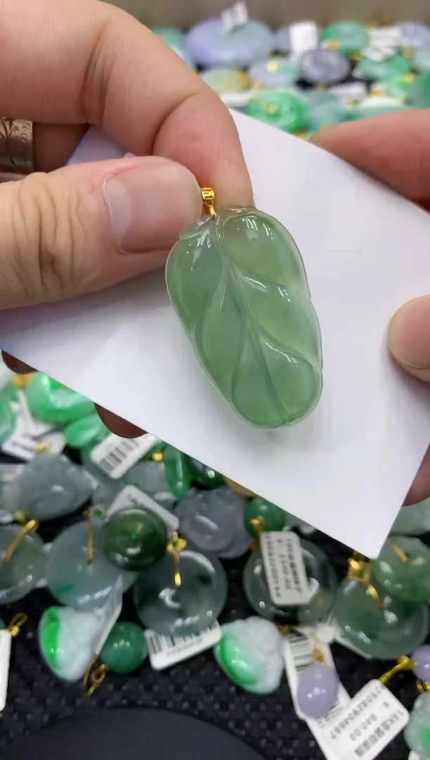 颈饰18K金镶嵌翡翠天然缅甸翡翠A货