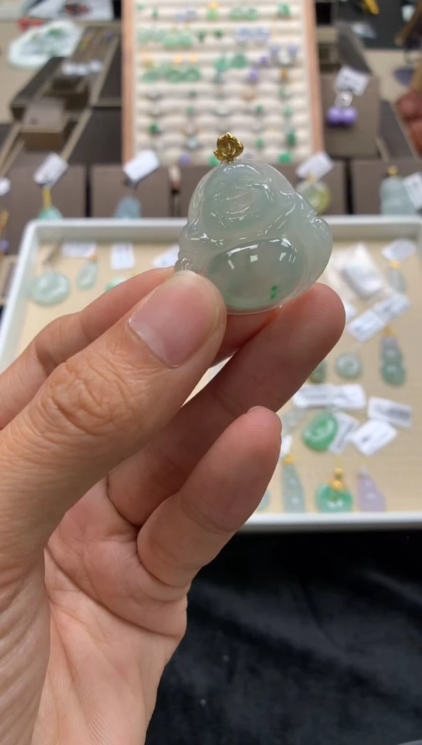 颈饰18K金镶嵌翡翠佛公