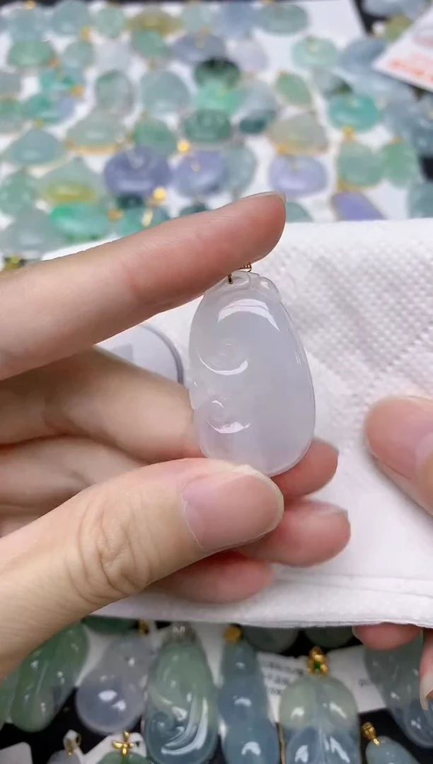 颈饰18K金镶嵌翡翠天然A货翡翠