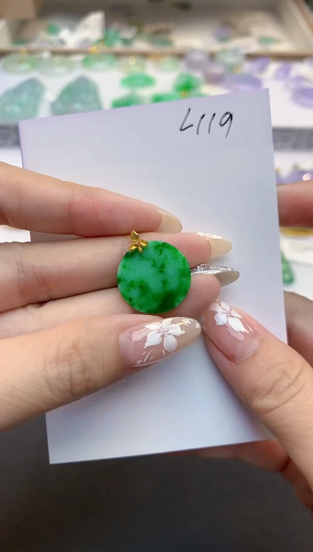 翡翠18K金镶嵌颈饰天然缅甸a货翡翠