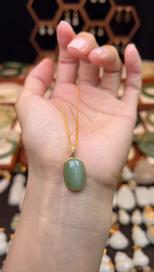 18K金镶嵌和田玉挂件福利