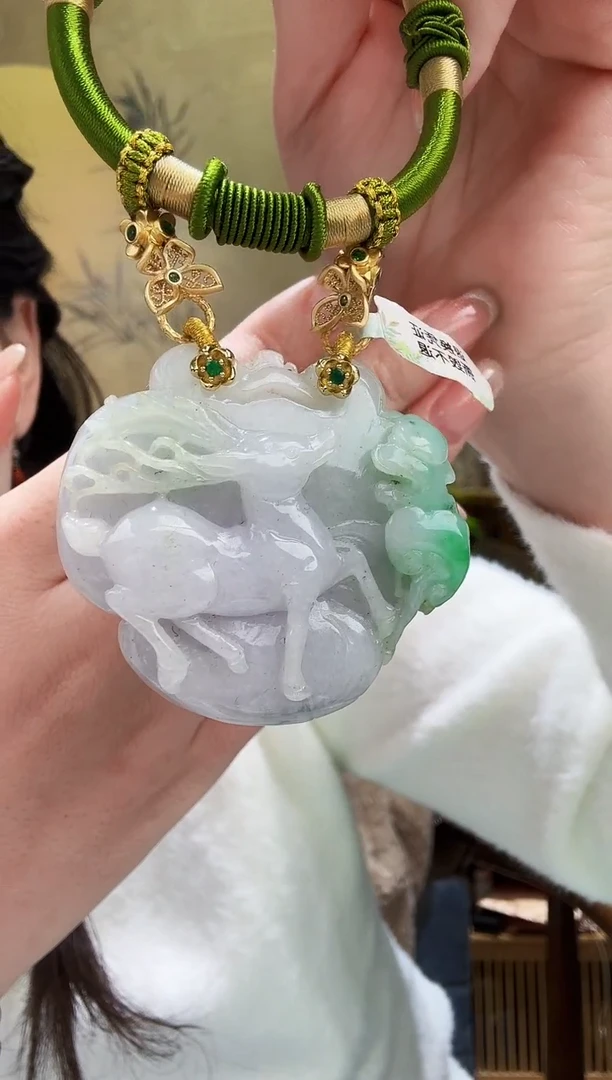 颈饰未镶嵌翡翠吊坠