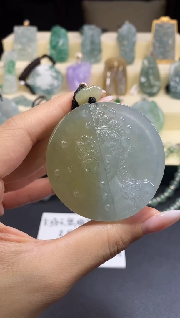 翡翠未镶嵌颈饰特色件
