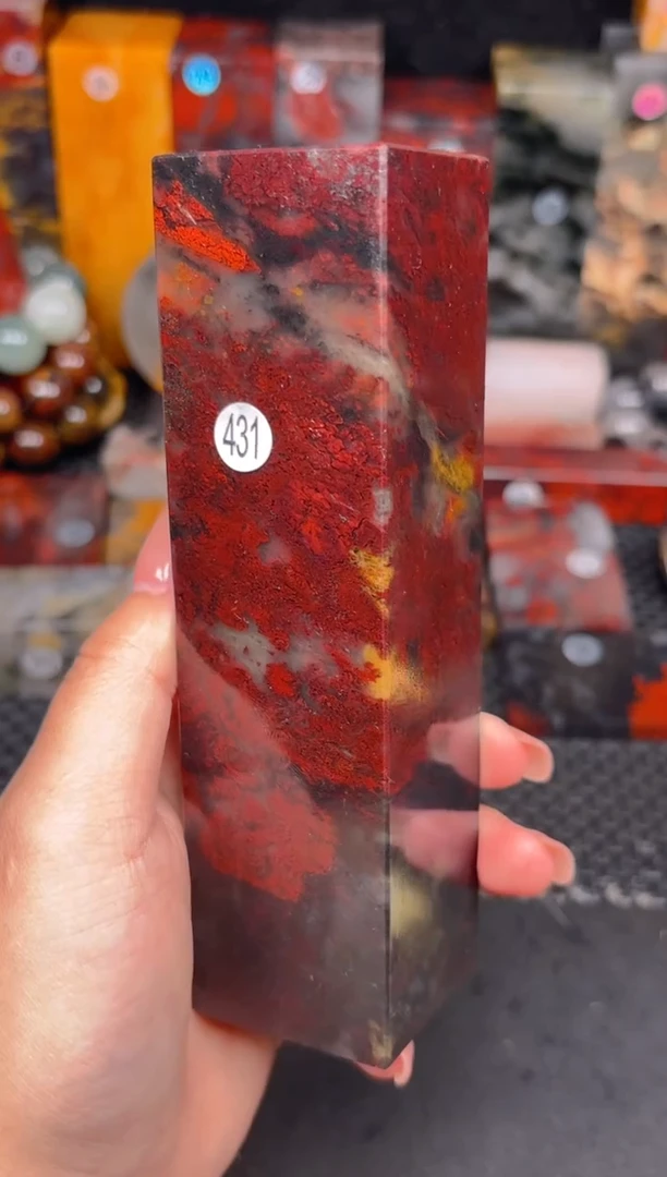 玉 桂林鸡血玉印章摆件 编号：431