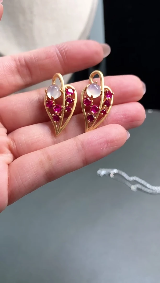 【闪购商品】玛瑙/玉髓颈饰合金吊坠（随机发一个）