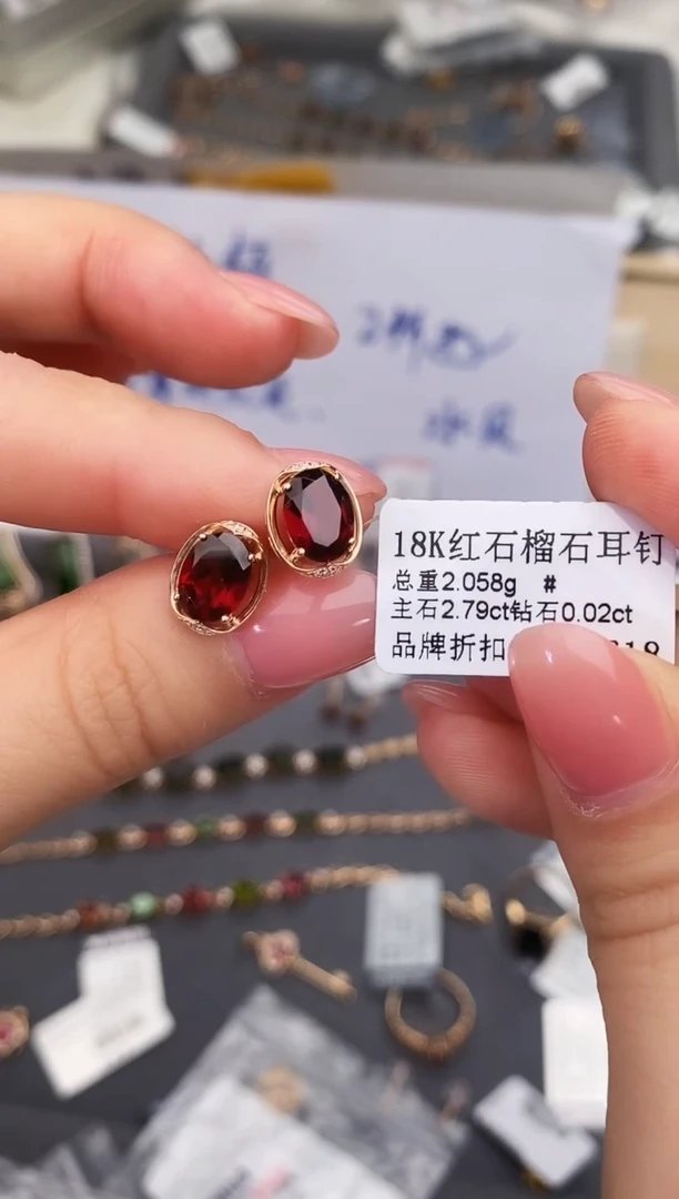 18K金镶嵌耳饰石榴石-专柜-