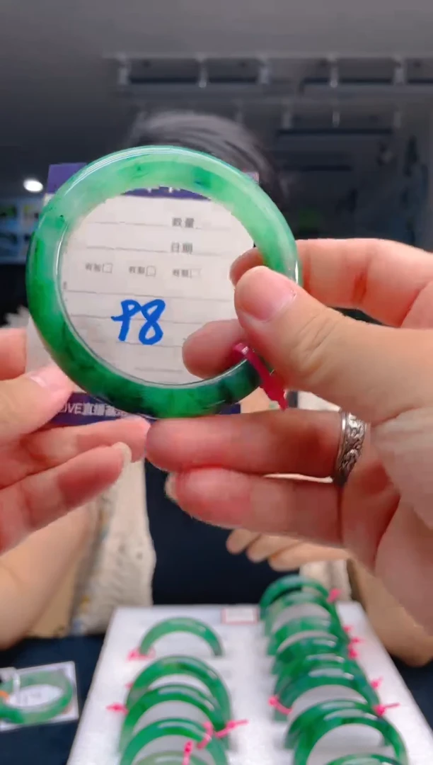 石英质玉（非洲翠）手镯未镶嵌天然冰飘花