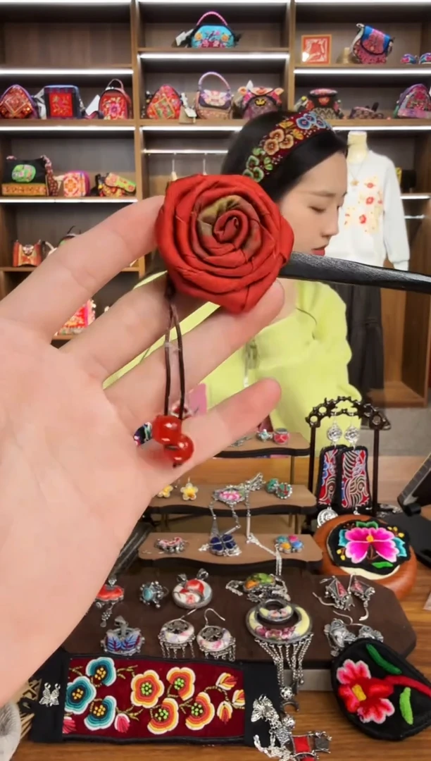 【闪购商品】织绣160蒙阿苏苗绣传承