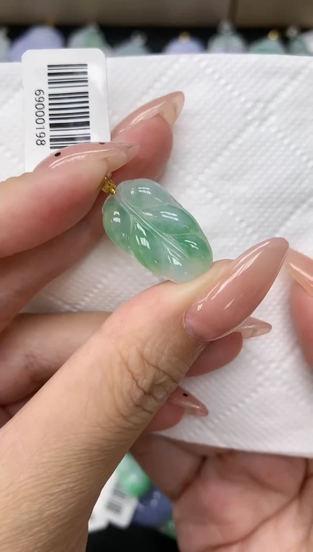 颈饰18K金镶嵌翡翠 1111111111